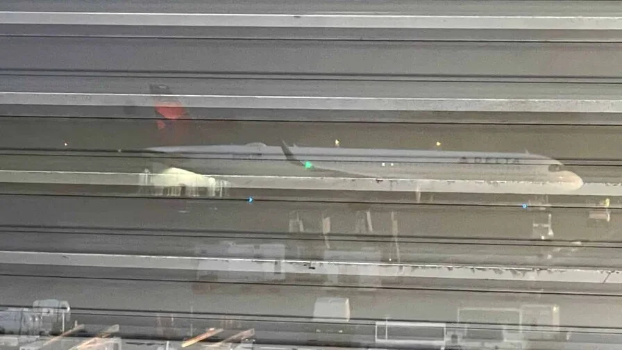 Vuelo de Delta regresa de emergencia al Cibao tras reporte de olor extraño en cabina Vuelo de Delta regresa de emergencia al Cibao tras reporte de olor extrano en cabina