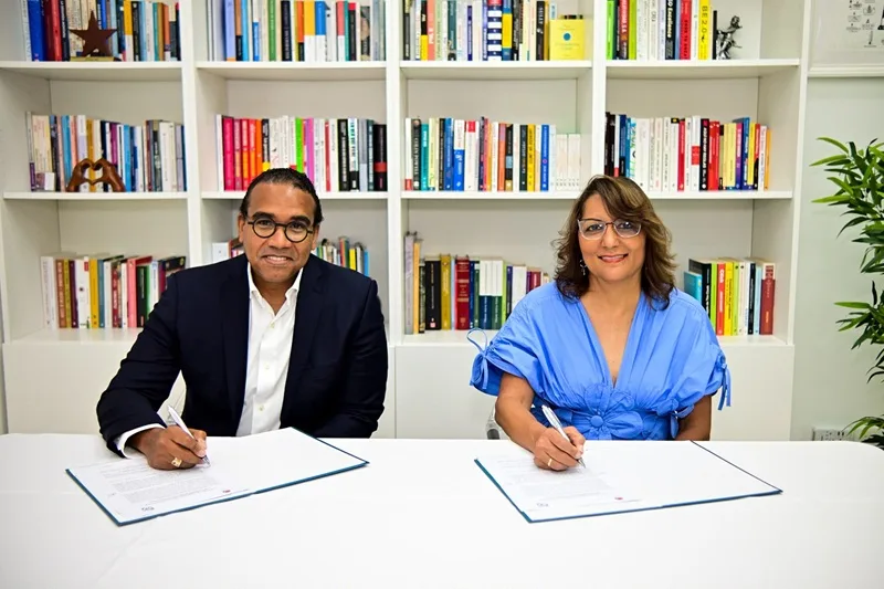 Mar de Palabras firma alianzas con entidades educativas para fomentar la lectura y el pensamiento 1. Ernesto Diaz Laguardia del i512 y Minerva del Risco