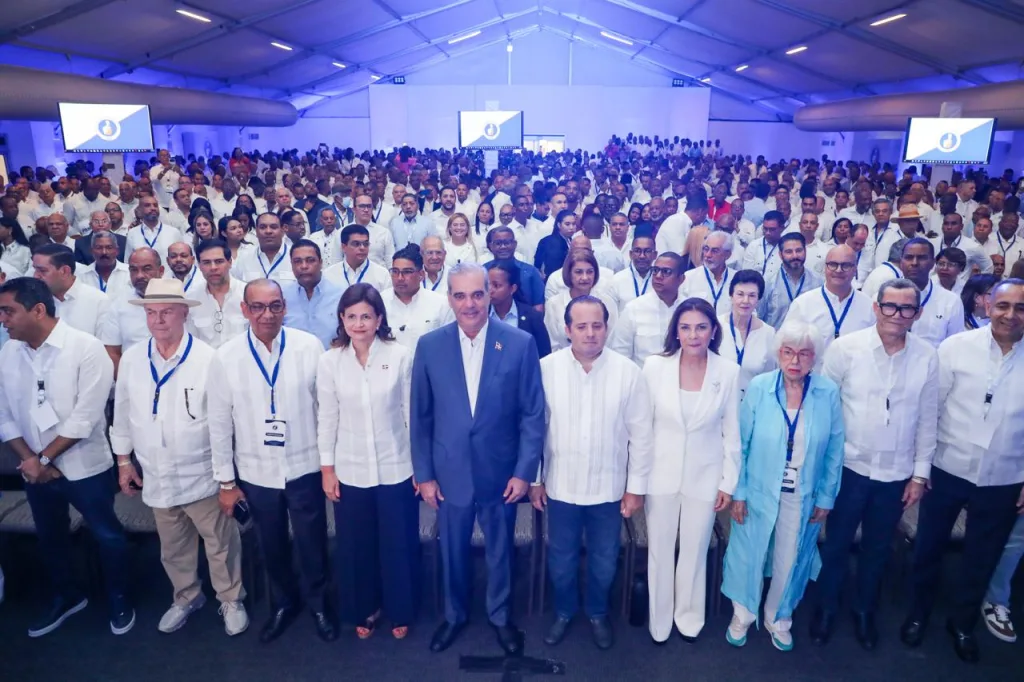 Abinader exhorta al PRM a fortalecer la unidad y mantener cercanía con la población Abinader exhorta al PRM a fortalecer la unidad y mantener cercania con la poblacion1