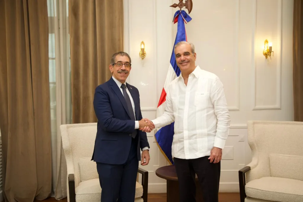 Abinader y rector electo de la UASD abordan agenda para fortalecer la educación superior Abinader y rector electo de la UASD abordan agenda para fortalecer la educacion superior