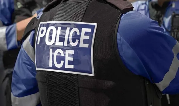 Agentes ICE inundarán NY tras gobernadora aprobar medidas protegen a inmigrantes Agentes ICE inundaran NY tras gobernadora aprobar medidas protegen a inmigrantes