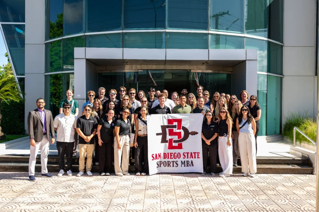 Banco BHD recibe visita académica de la Universidad de San Diego para conocer su alianza con MLB Banco BHD recibe visita academica de la Universidad de San Diego para conocer su alianza con MLB