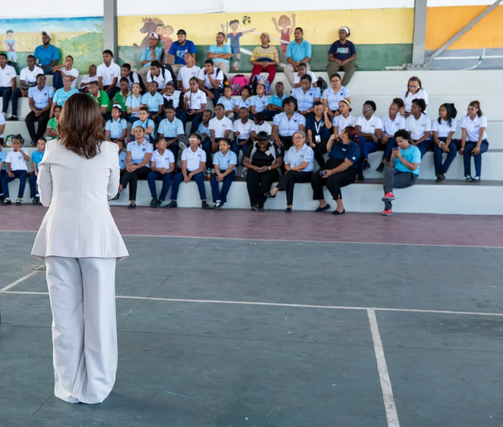 Banco Santa Cruz impulsa la inclusión financiera de la comunidad sorda en República Dominicana Banco Santa Cruz impulsa la inclusion financiera de la comunidad sorda en Republica Dominicana