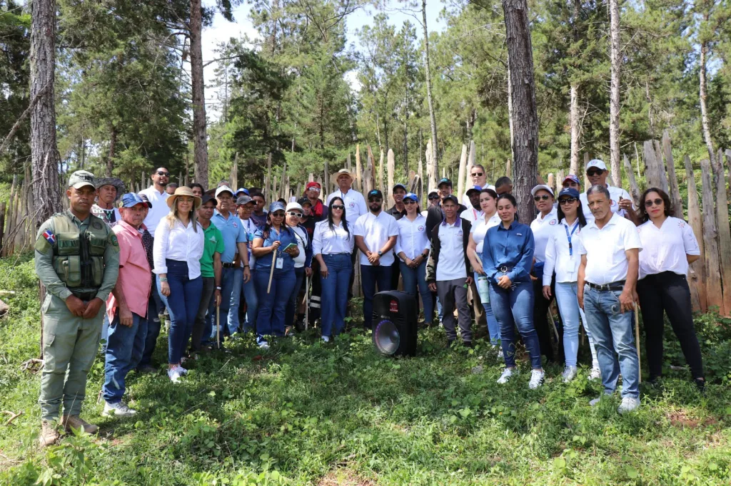 Coraasan impulsa protección de los recursos hídricos con jornada de reforestación en Jarabacoa Coraasan impulsa proteccion de los recursos hidricos con jornada de reforestacion en Jarabacoa