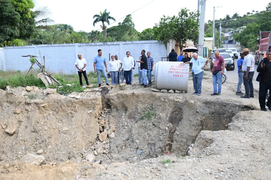 Daniel Rivera supervisa avances de obras y proyectos estratégicos en Baitoa Daniel Rivera supervisa avances de obras y proyectos estrategicos en Baitoa