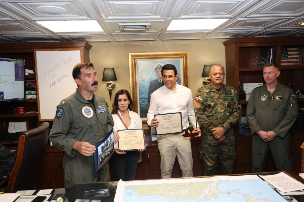 David Collado visita el portaaviones USS Nimitz junto a autoridades dominicanas y diplomáticos estadounidenses David Collado visita el portaaviones USS Nimitz junto a autoridades dominicanas y diplomaticos estadounidenses