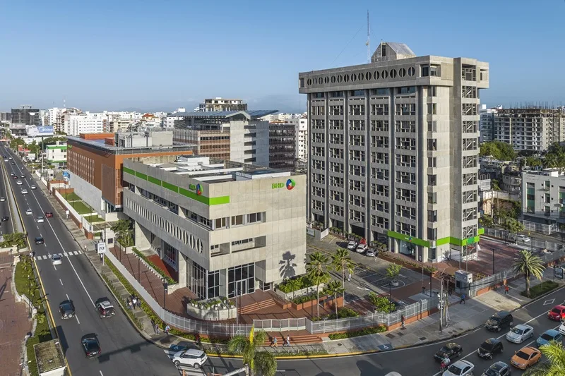 Banco BHD lanza la primera cuenta digital para menores de edad en República Dominicana Fachada Banco BHD 415 3