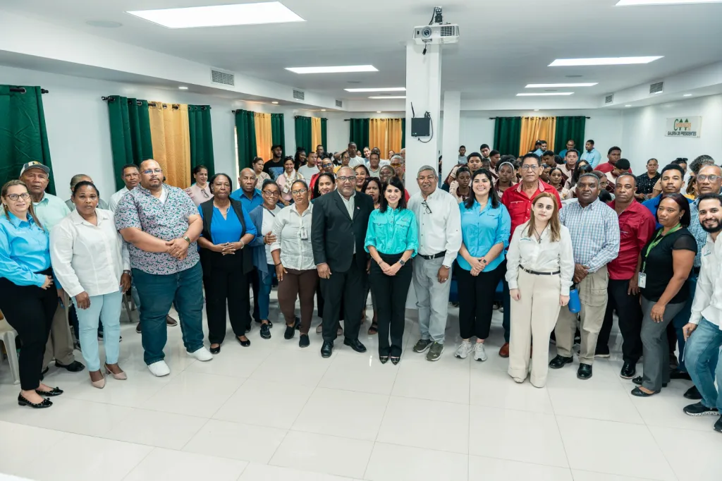 Fundación Reservas del País capacita a más de 100 microempresarios en Pedernales Fundacion Reservas del Pais capacita a mas de 100 microempresarios en Pedernales