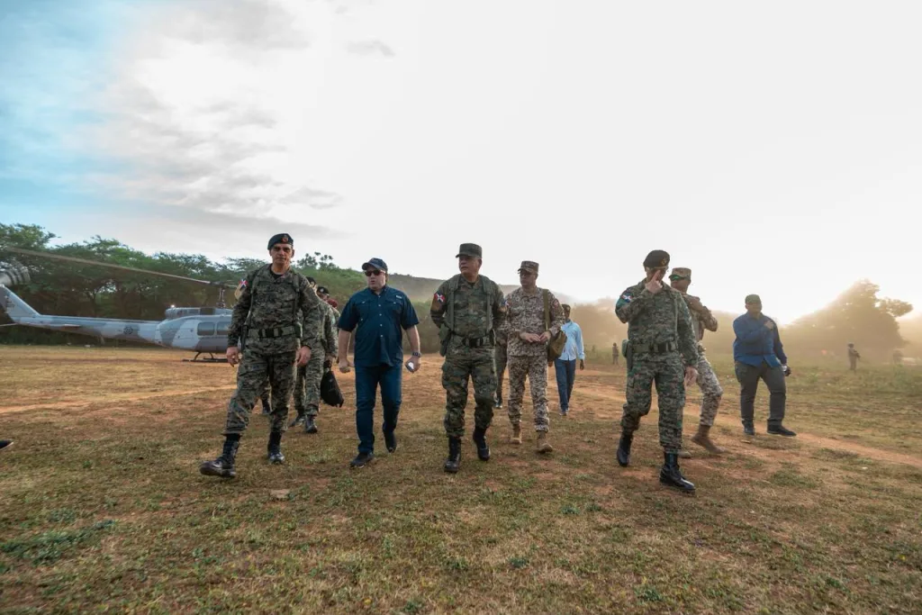 Gobierno refuerza seguridad y desarrollo fronterizo con recorrido estratégico en la zona sur Gobierno refuerza seguridad y desarrollo fronterizo con recorrido estrategico en la zona sur1