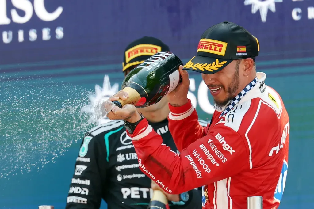 Hamilton rompe la sequía y logra su primera victoria con Ferrari en Barcelona Hamilton conquista Barcelona y se estrena con Ferrari F1 drama para Antonelli1
