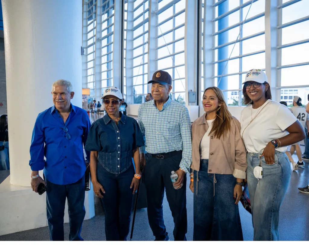 Arajet y Turismo dominicano llevan la promoción del país al estadio de los Miami Marlins Juan Marichal fue el invitado de honor del evento