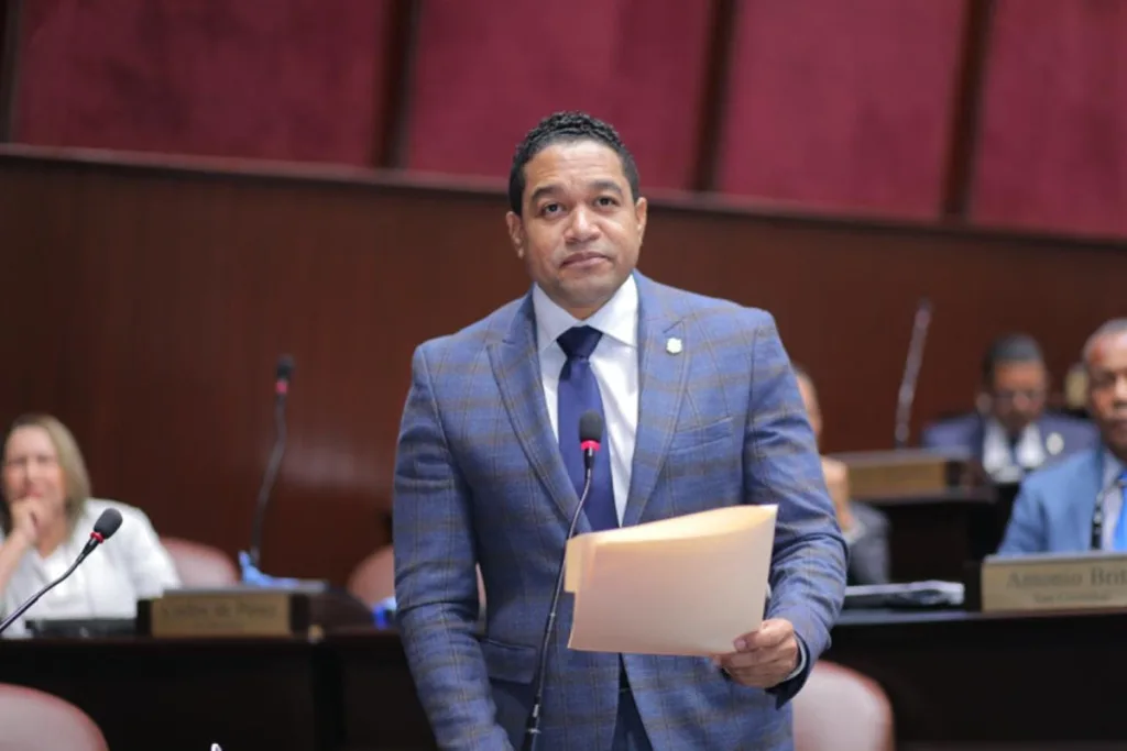 Diputado de Pedernales abandona la Fuerza del Pueblo y anuncia renuncia irrevocable Rafael Perez diputado por la provincia Pedernales eljacaguero