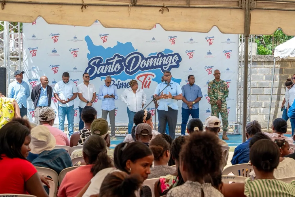 Robert Polanco destaca cercanía de Propeep con las comunidades durante jornada “Primero Tú” en Boca Chica Robert Polanco destaca cercania de Propeep con las comunidades durante jornada Primero Tu en Boca Chica