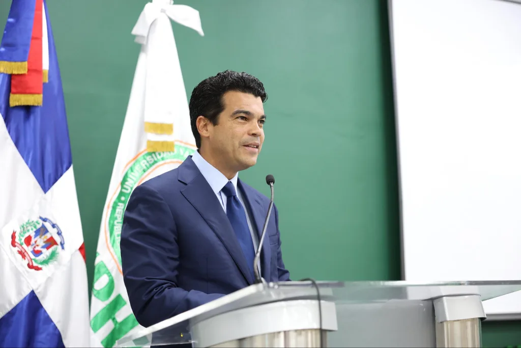 Wellington Arnaud destaca en la UNPHU importancia de una Ley de Agua para transformar el país Wellington Arnaud destaca en la UNPHU importancia de una Ley de Agua para transformar el pais