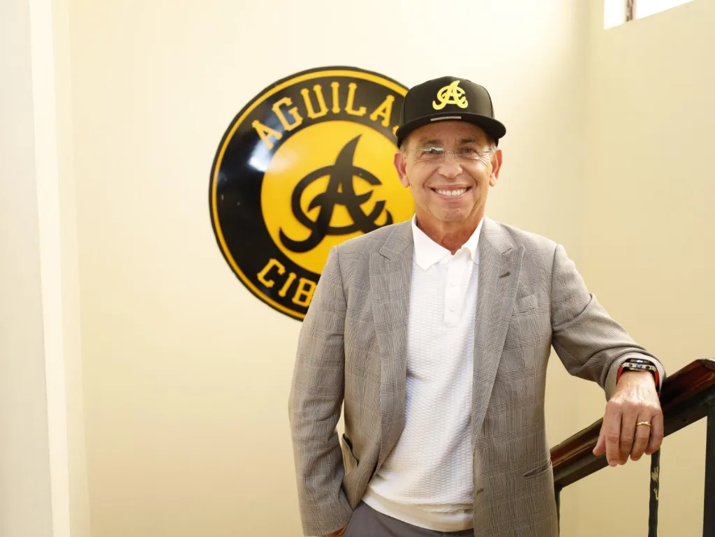Wilhelm Lawrence asume la presidencia de las Águilas Cibaeñas para una nueva etapa institucional Wilhelm Lawrence Riggio eljacaguero