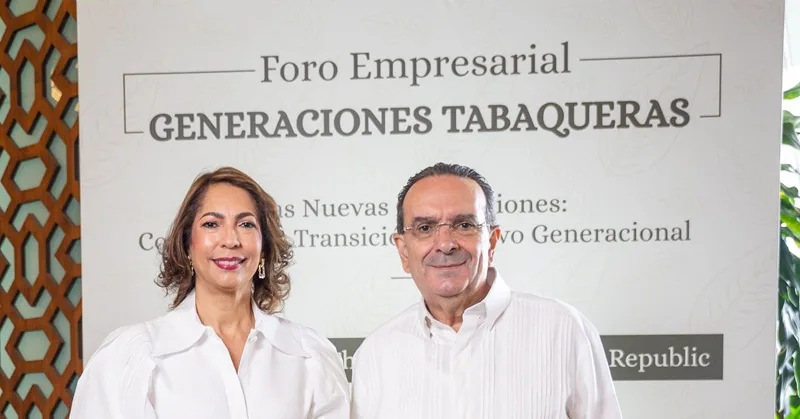 CIGARRO DOMINICANO CELEBRÓ EL EXCEPCIONAL Y ÚNICO FORO EMPRESARIAL “GENERACIONES TABAQUERAS. LAS NUEVAS GENERACIONES: CONTINUIDAD, TRANSICIÓN Y RELEVO GENERACIONAL” 01 Foto Principal. Josefina Pichardo y Angel Garcia