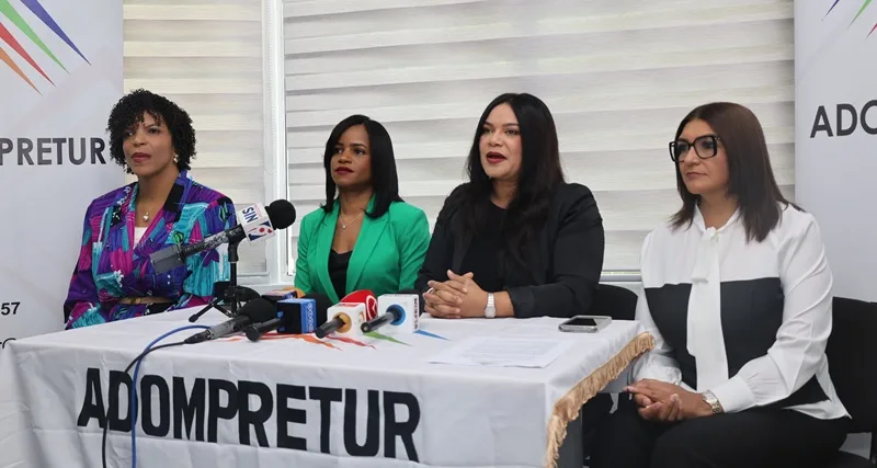 Adompretur abre la convocatoria del Premio Nacional de Periodismo Turístico Epifanio Lantigua 2026 Millizen Uribe, Sarah Hernández y Rosa Lidia Lora.