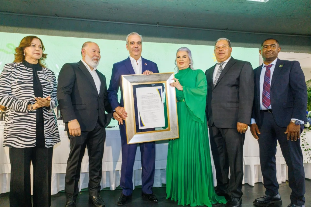 AMAPROSAN y comerciantes reconocen a Abinader por impulsar la transformación del Hospedaje Yaque AMAPROSAN y comerciantes reconocen a Abinader por impulsar la transformacion del Hospedaje Yaque