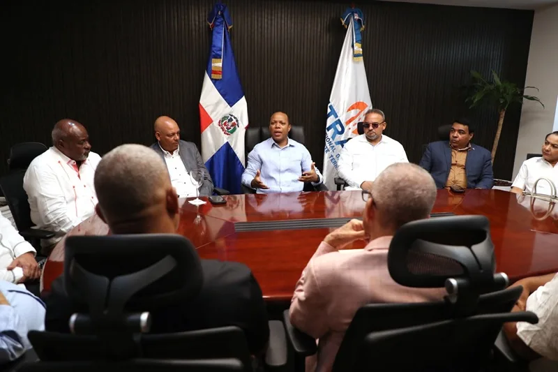 Transportistas respaldan al INTRANT, ratifican que no habrá aumento del pasaje y apoyan operativo de fiscalización en Santiago ARR2