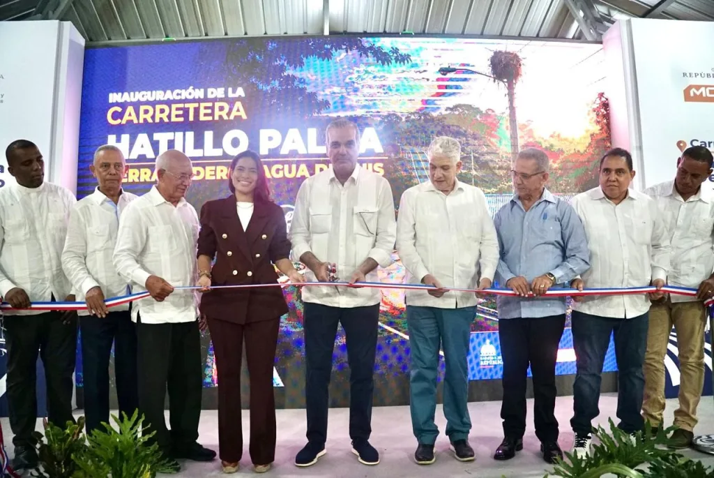 Abinader entrega carretera esperada por seis décadas e impulsa nuevas obras en Montecristi Abinader entrega carretera esperada por seis decadas e impulsa nuevas obras en Montecristi