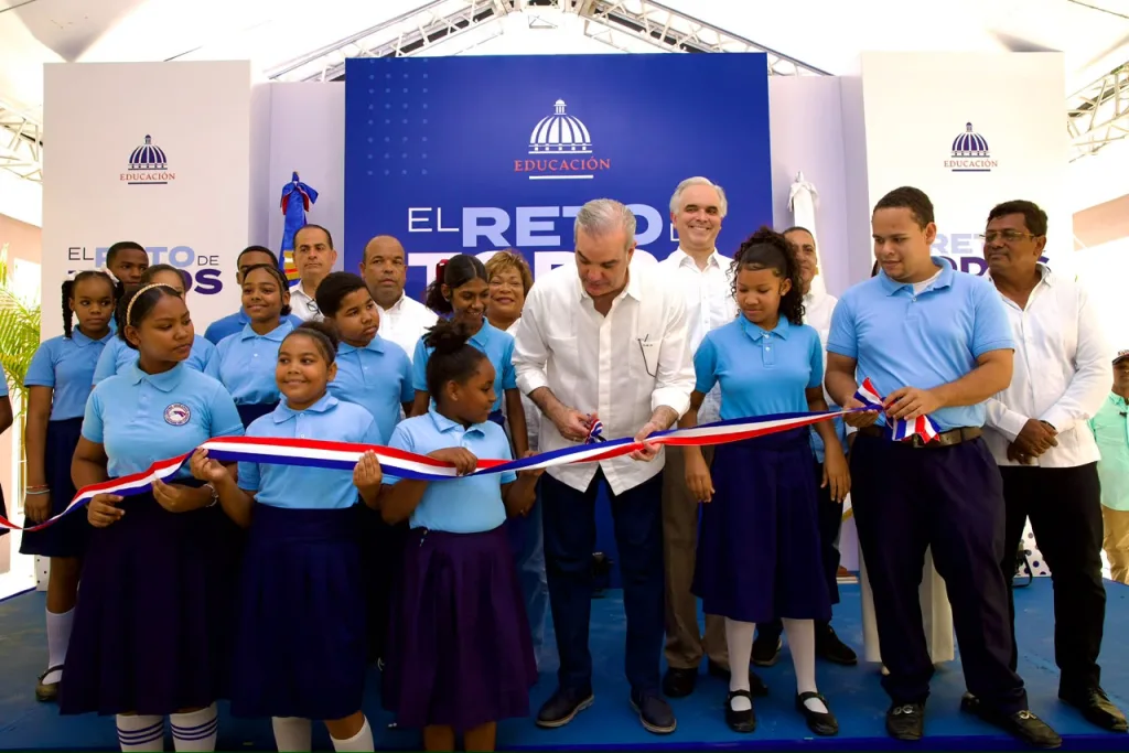 Abinader entrega nuevas obras educativas y habitacionales en Los Alcarrizos y Boca Chica Abinader entrega nuevas obras educativas y habitacionales en Los Alcarrizos y Boca Chica