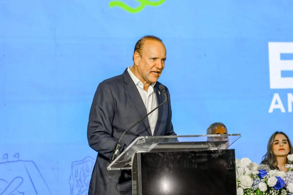 Alcalde Ulises Rodríguez resalta a AMAPROSAN como patrimonio del comercio durante inauguración de la XXXV Expo Amaprosan Alcalde Ulises Rodriguez