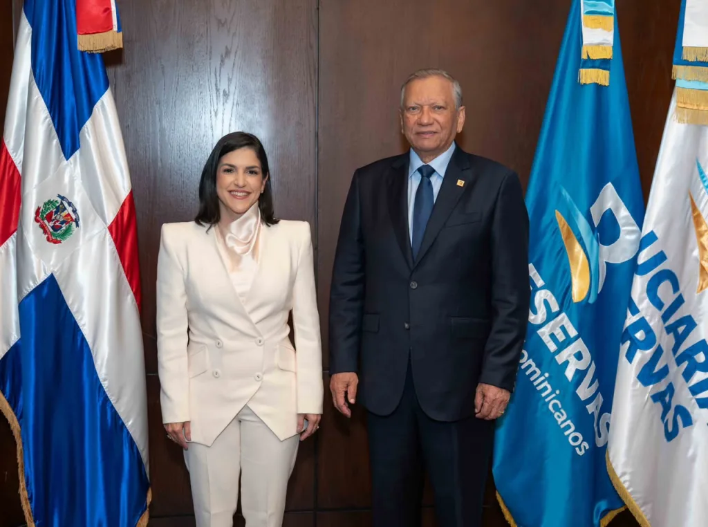 Angelina Biviana Riveiro asume la vicepresidencia ejecutiva de Fiduciaria Reservas Angelina Biviana Riveiro asume la vicepresidencia ejecutiva de Fiduciaria Reservas
