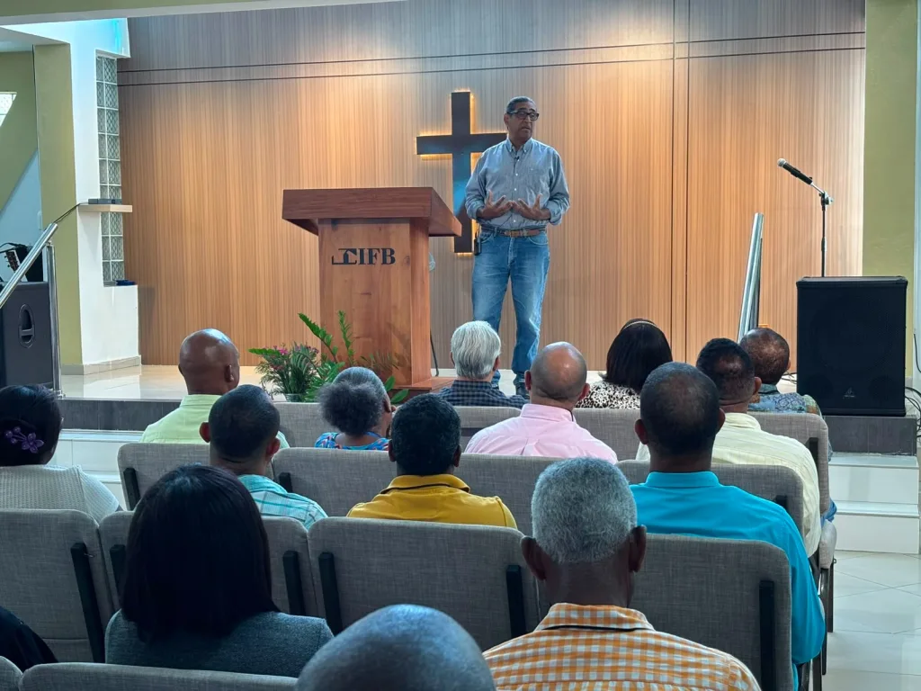 Conferencia promueve el fortalecimiento del matrimonio y los valores familiares en Santo Domingo Este
