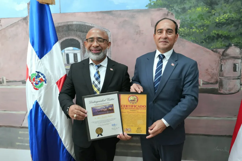 Consulado dominicano en Miami fortalece la promocion de la literatura entre la comunidad hispana