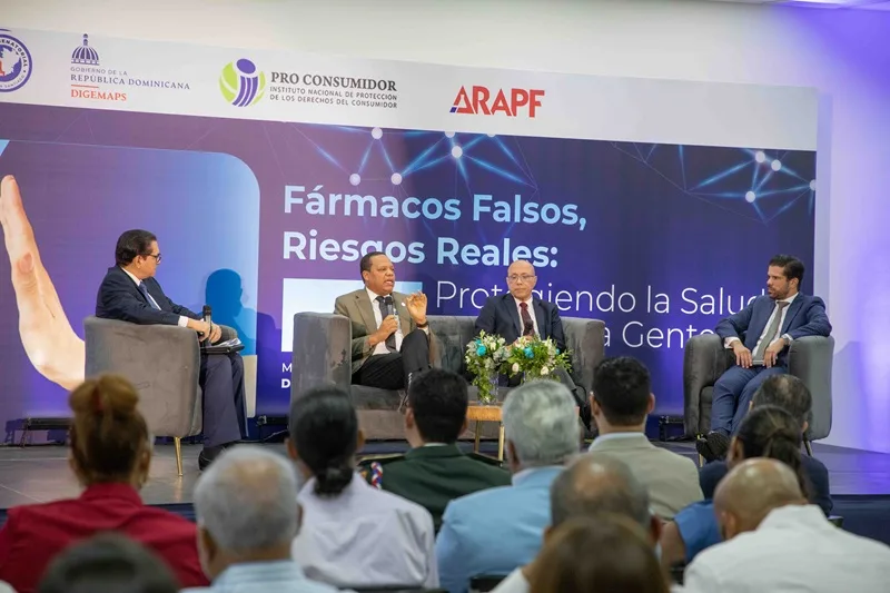Gobierno ha enfrentado con éxito la falsificación y comercio ilícito de medicamentos, asegura el director de Pro Consumidor El director de Pro Consumidor Eddy Alcantara expone en el foro Farmacos Falsos Riesgos Reales Protegiendo la Salud de Nuestra Gente