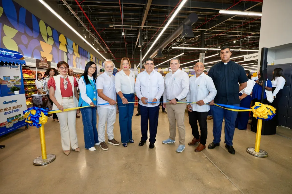 Grupo Ramos inaugura nueva Multiplaza en San Isidro con inversión superior a RD$1,200 millones Grupo Ramos inaugura nueva Multiplaza en San Isidro con inversion superior a RD1200 millones