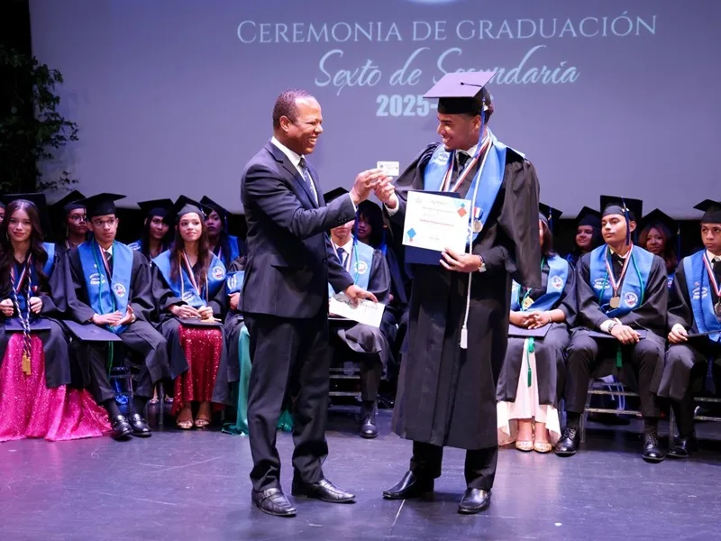 INTRANT entrega carnets de aprendizaje a los primeros bachilleres graduados este año como Guardianes del Tránsito; iniciativa formó a 620 estudiantes IGG11