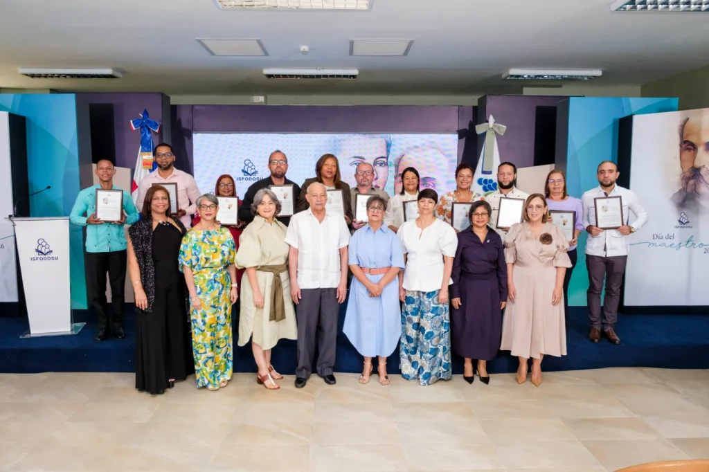 ISFODOSU distingue a 11 docentes por su excelencia académica e investigativa ISFODOSU distingue a 11 docentes por su excelencia academica e investigativa
