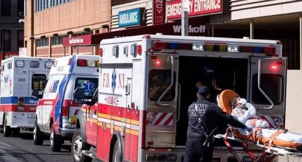 Lío entre presuntos dominicanos deja un fallecido a puñaladas en El Bronx Lio entre presuntos dominicanos deja un fallecido a punaladas en El