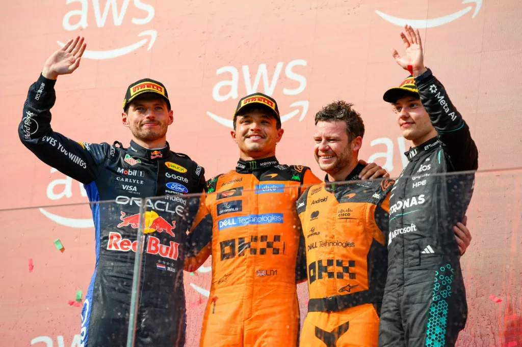Norris devuelve a McLaren a la victoria en Hungría; Piastri abandona por falla mecánica Norris el neerlandes Max Verstappen Red Bull cruzo la meta en el segundo lugar. Por su parte el italiano Andrea Kimi Antonelli