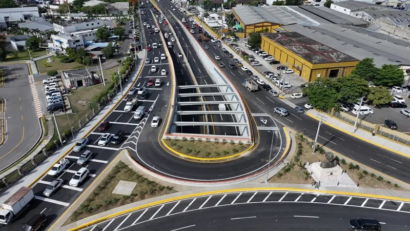 Movilidad en tiempo récord: Imágenes de dron revelan el impacto del nuevo túnel de Plaza de la Bandera en su primer día de uso Plaza de la Bandera 2