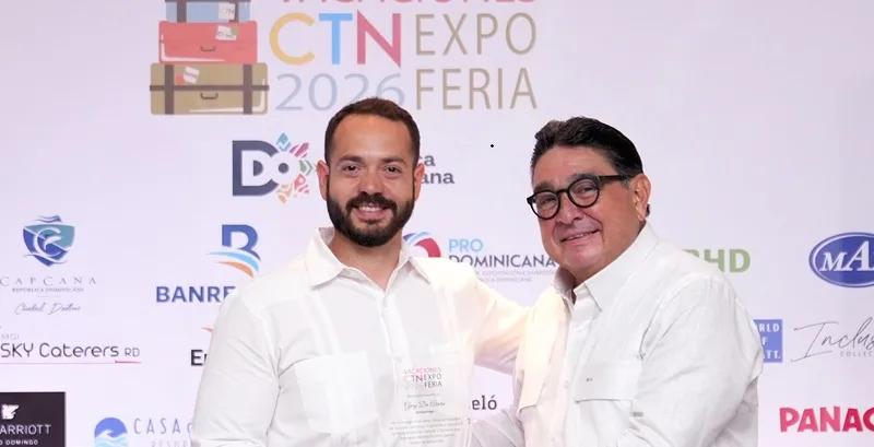 CTN entrega reconocimientos a empresarios y comunicadores dentro del acto inaugural de la XXIV Versión de Vacaciones CTN: Expo Feria 2026 Sr. Gary De Arriba – Comunicador e Influencer y Sr. Miguel A. Calzada Leon – Presidente CTN Puro Turismo