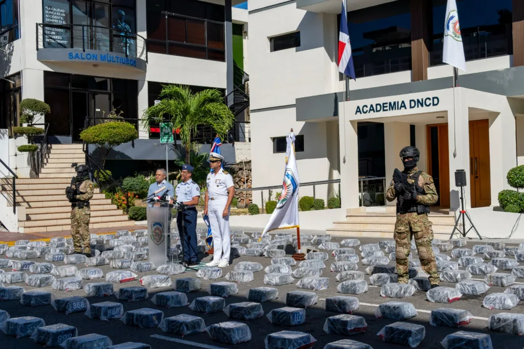 Estados Unidos reconoce a República Dominicana por resultados en la lucha contra el narcotráfico dncd la lucha contra el narcotrafico