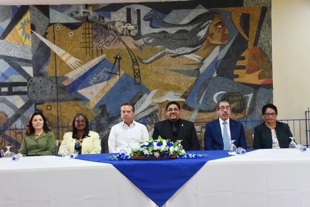 Ingeniería y Arquitectura UASD será rehabilitada por el Ministerio de la Vivienda Mesa principal integrada por el decano de la FIA, Omar Segura, el rector electo, Jorge Asjana David, el MIVHED, Víctor-Ito- Bisonó Haza; las electas, decana de Ingeniería y Arquitectura, Mayra Sánchez Santana, las vicerrectoras Docente Rosel Fernández y Juana Encarnación.
