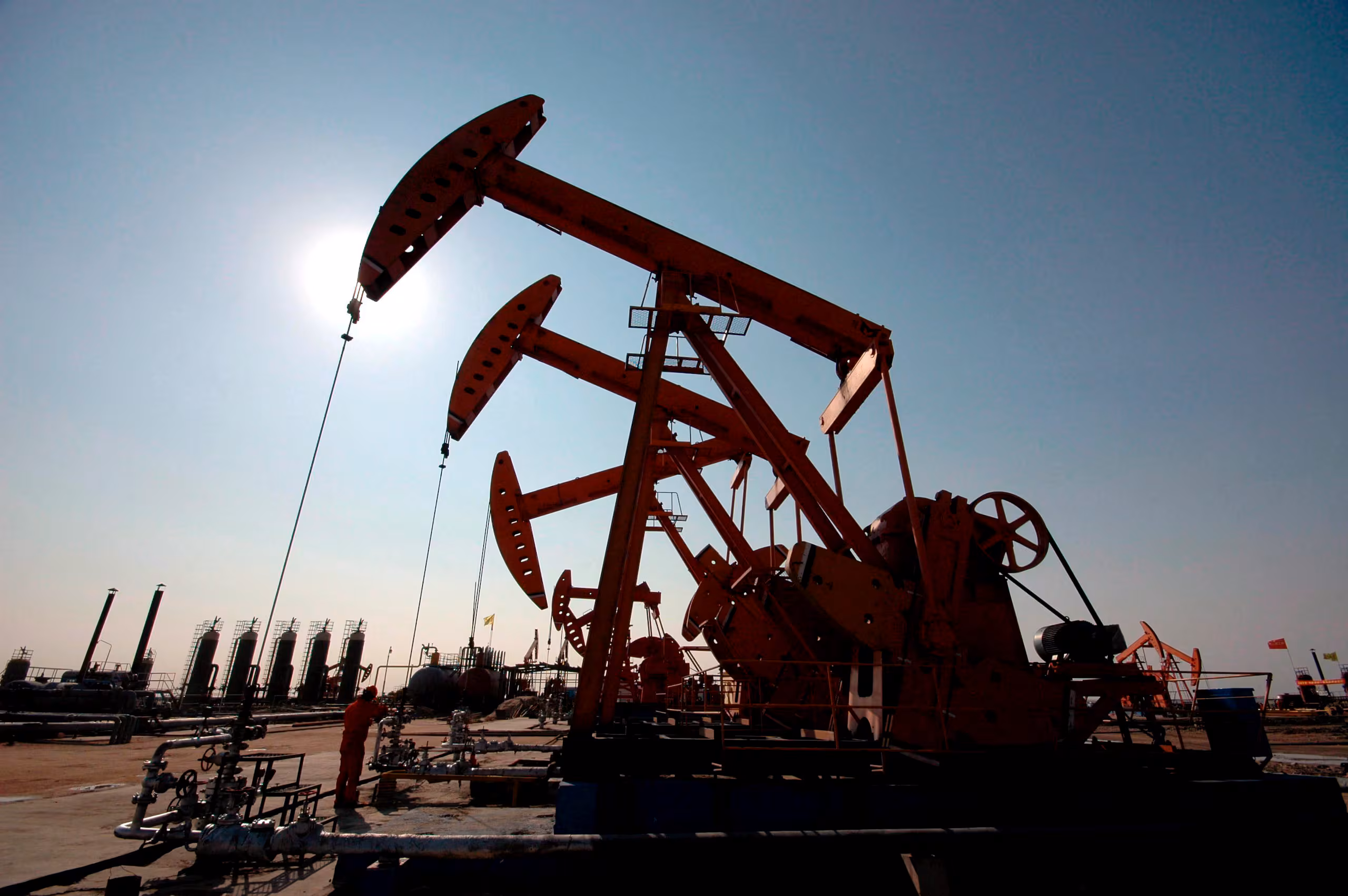 Tensión entre EE. UU. e Irán impulsa al alza el precio del petróleo de Texas petroleo de Texas eljacaguero