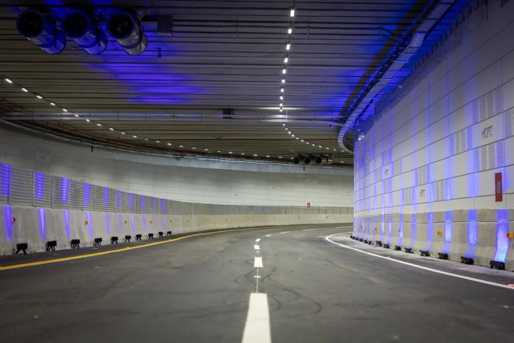 Abinader entrega túnel de la Plaza de la Bandera para transformar la movilidad hacia la región Sur tunel de la Plaza de la Bandera para transformar la movilidad hacia la region Sur