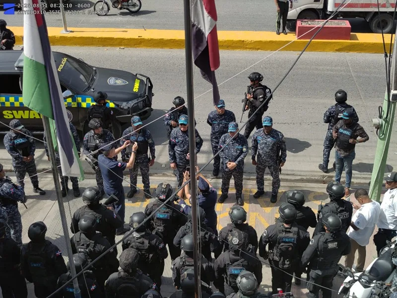 Director de la Policía Nacional supervisa despliegue en Navarrete y exhorta a agentes a proteger derechos y garantizar la seguridad ciudadana⁸8 1000211854