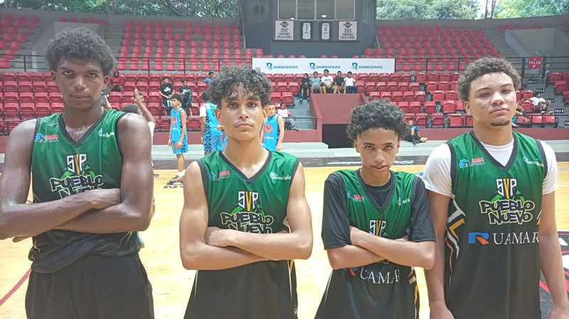 San Vicente y Los Rieles toman delantera en semifinal torneo provincial de baloncesto U16 Jugadores destacados del team San Vicente en la victoria ante el Gregorio Luperón en la semifinal del basket U16 provincial.