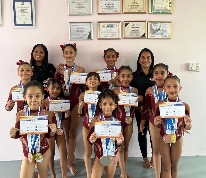 Lobas del Dolls Gymnastic Academy participarán en el regreso de la Gimnasia Artística a los Juegos San Vicente 2026 Parte de las lobas del Dolls Gymnastic Academy que estarán participando en los juegos deportivos San Vicente 2026.