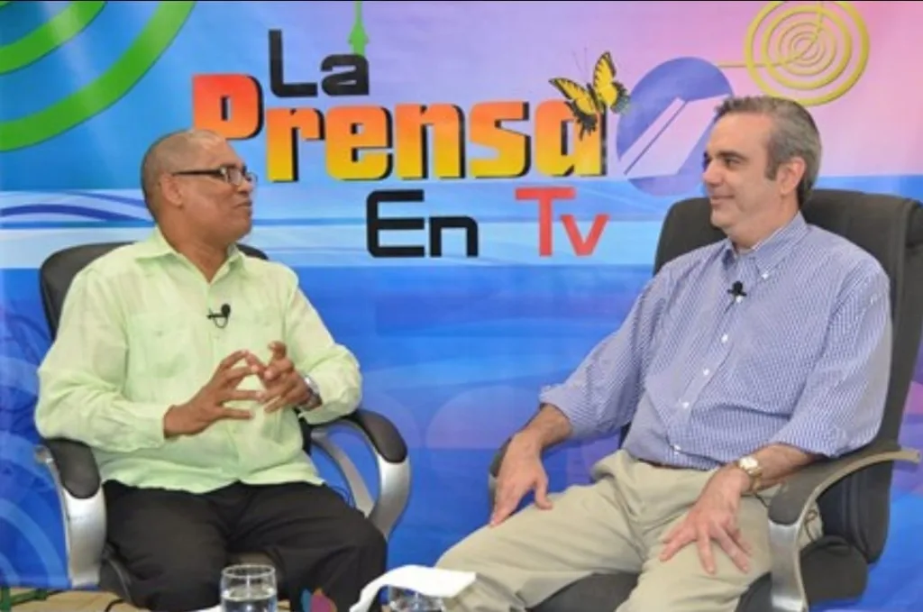 El Presidente, sus amigos y el ejercicio del poder La foto muestra cuando en el 2016, el entonces candidato presidencial del PRM, hoy Presidente Luis Abinader, era entrevistado por este periodista, en su desaparecido programa La Prensa en TV, que se transmitía por el Canal 33 del Circuito Telenord de la región nordeste del país.