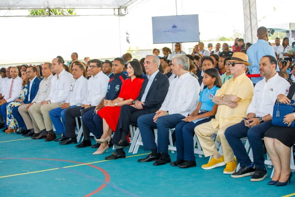 Abinader abre año escolar 2026-2027 y apuesta a la educación como motor del país hacia 2036 Abinader abre ano escolar 2026 2027 y apuesta a la educacion como motor del pais hacia 2036a