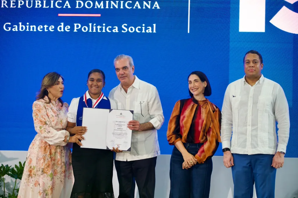 Abinader destaca transformación de más de 35 mil jóvenes a través de Oportunidad 14-24 Abinader destaca transformacion de mas de 35 mil jovenes a traves de Oportunidad 14 24