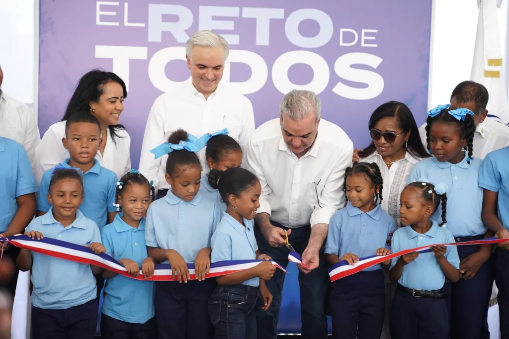 Abinader exhorta a las familias a enviar a sus hijos a las aulas desde el primer día de clases Abinader exhorta a las familias a enviar a sus hijos a las aulas desde el primer dia de clases