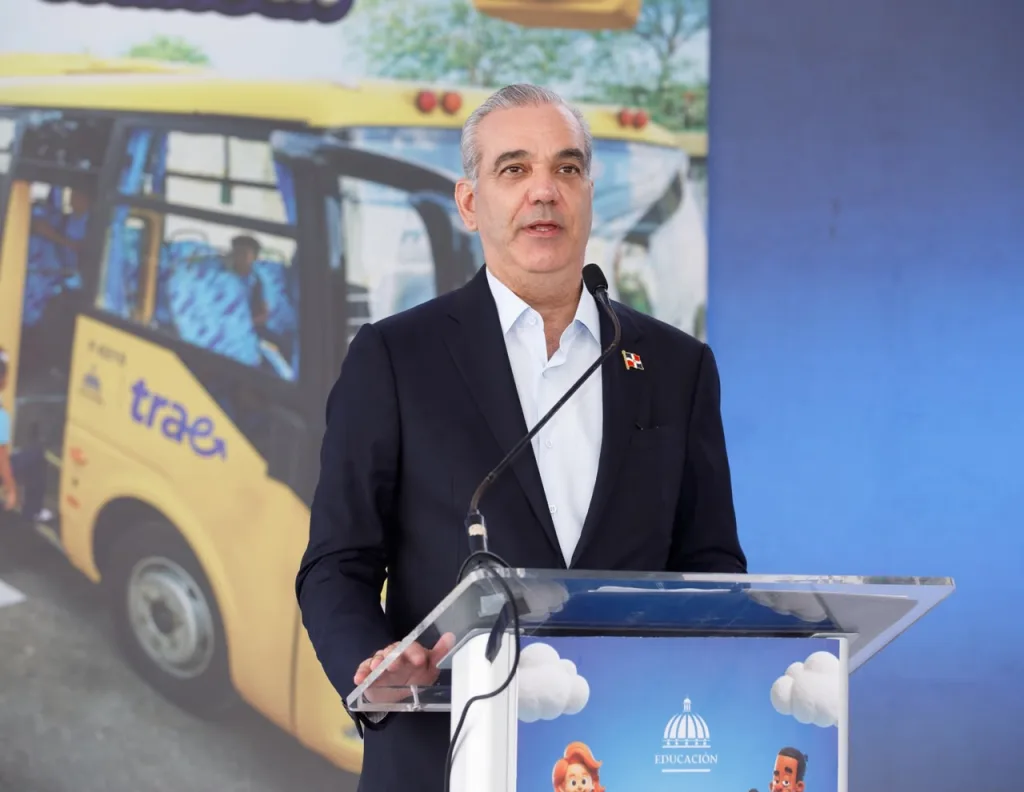 Abinader logra maxima calificacion por excelencia del cuerpo docente nacional