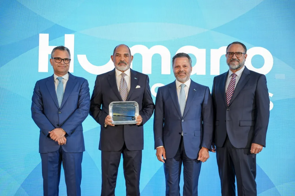 Humano Seguros reconoce el legado de José Zapata y presenta a Carlos Mitnik como nuevo gerente general Alberto Cruz miembro del Consejo de Directores Jose Zapata vicepresidente y gerente general de Humano Seguros Eduardo Cruz presidente Grupo Humano Gabriel Roig